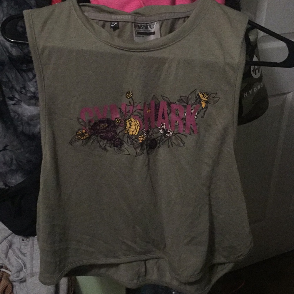 Gym shark tank top crop